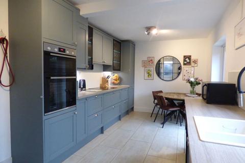 3 bedroom semi-detached house for sale, Heathlands Close, Malvern, Worcestershire, WR14