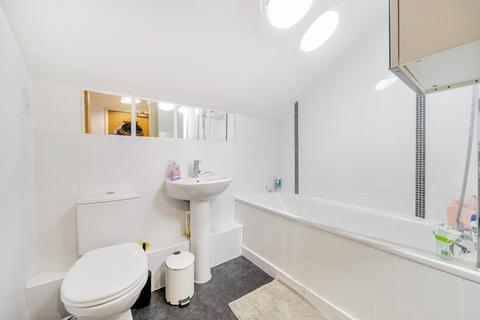 1 bedroom flat for sale, Viridian Square, Aylesbury, HP21