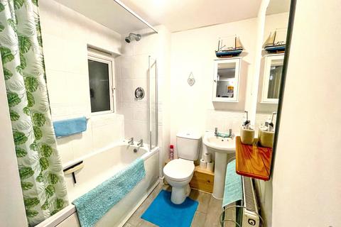 1 bedroom flat to rent, Tasker Square, Cardiff,