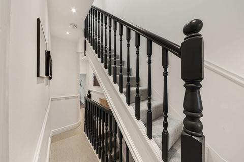 4 bedroom semi-detached house for sale, Urban Road, Sale