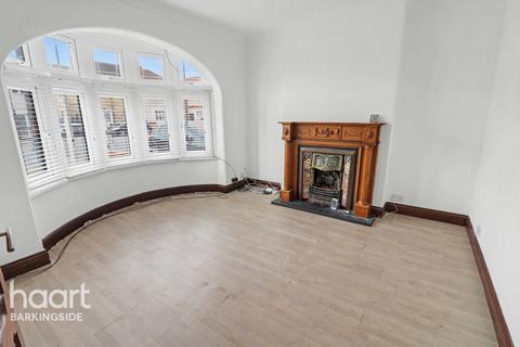 4 bedroom end of terrace house for sale, Fencepiece Road, Barkingside