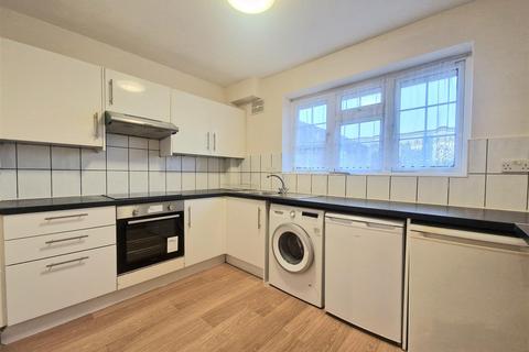 2 bedroom flat to rent, Lantern Close, WEMBLEY