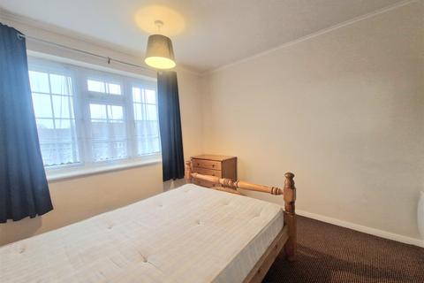 2 bedroom flat to rent, Lantern Close, WEMBLEY