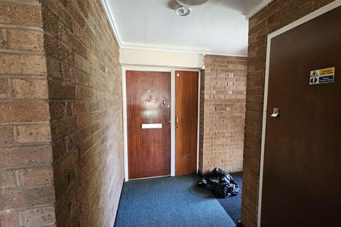 3 bedroom flat to rent, Lakeside Walk, Birmingham B23