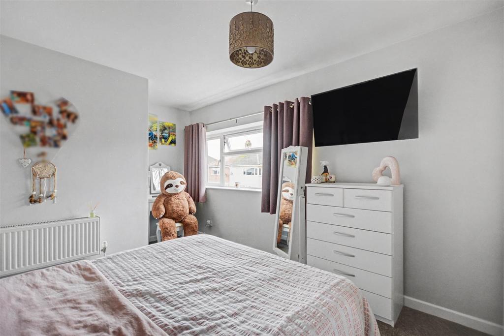 Bedroom 1 4.jpeg