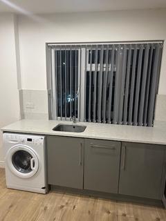 2 bedroom flat to rent, Amersham Road, High Wycombe HP13
