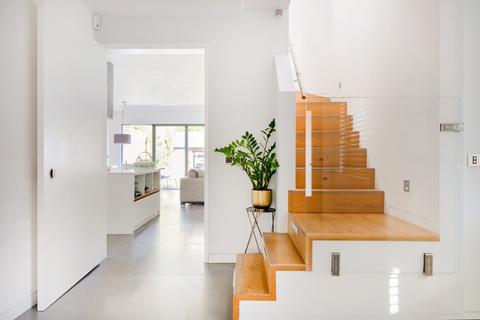 3 bedroom detached house to rent - Green Dragon Lane London N21