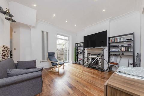 2 bedroom flat to rent, Gascony Avenue, London NW6