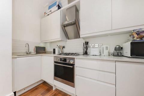 2 bedroom flat to rent, Gascony Avenue, London NW6