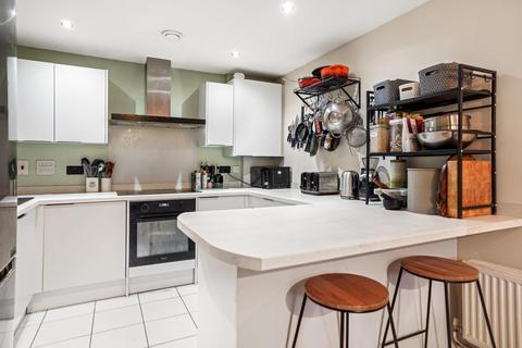 2 bedroom flat for sale - Worcester Close, Anerley, London, SE20