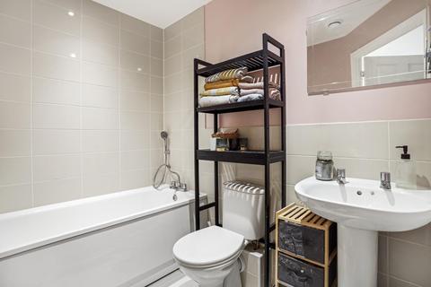 2 bedroom flat for sale, Worcester Close, Anerley, London, SE20