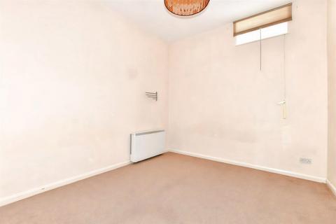 2 bedroom apartment to rent, Park West Southdowns Park RH16