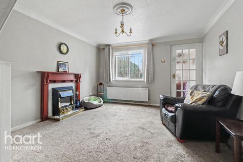 2 bedroom semi-detached house for sale, Pease Close, Hornchurch