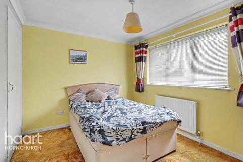 2 bedroom semi-detached house for sale, Pease Close, Hornchurch