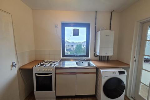 2 bedroom flat to rent, Mastrick Road, Mastrick, Aberdeen, AB16