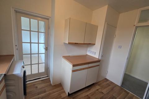 2 bedroom flat to rent, Mastrick Road, Mastrick, Aberdeen, AB16