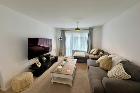 3 bedroom detached house to rent, Riverside, Storrington, Pulborough, RH20