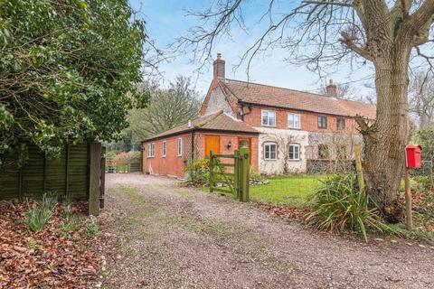 undefined, Idyllic Rural Living in Felbrigg