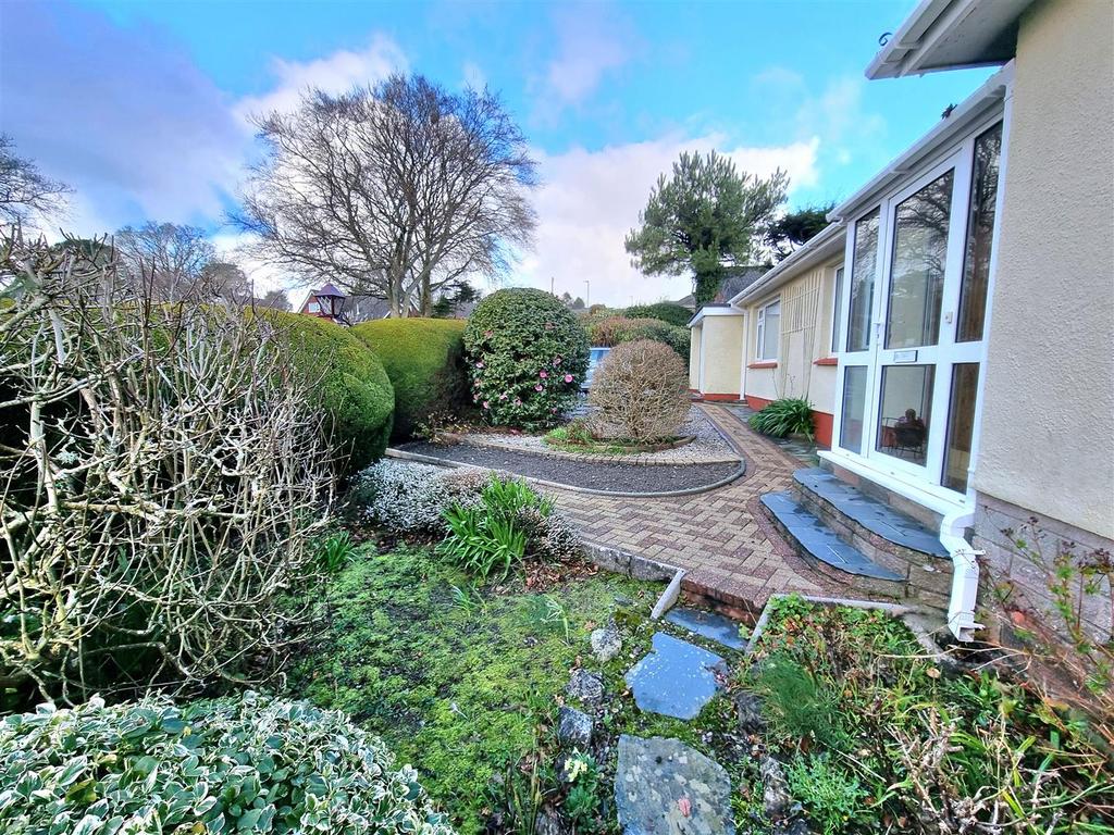 Front garden.jpg