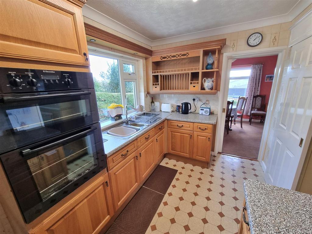 Kitchen 1.jpg
