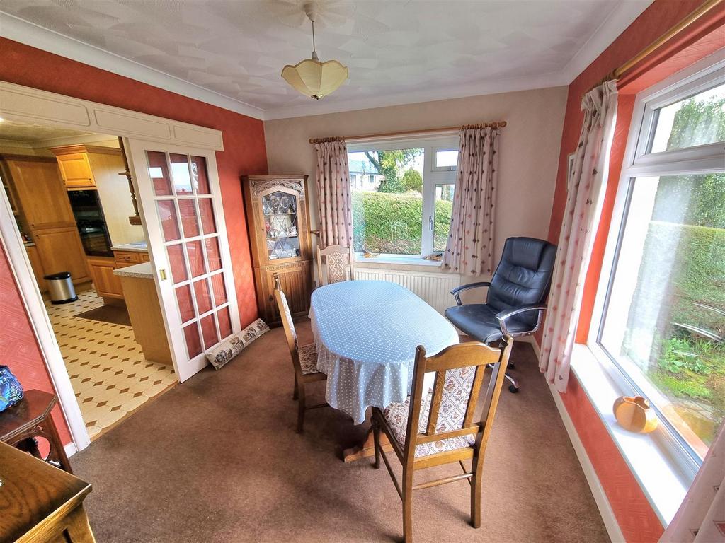 Dining room.jpg
