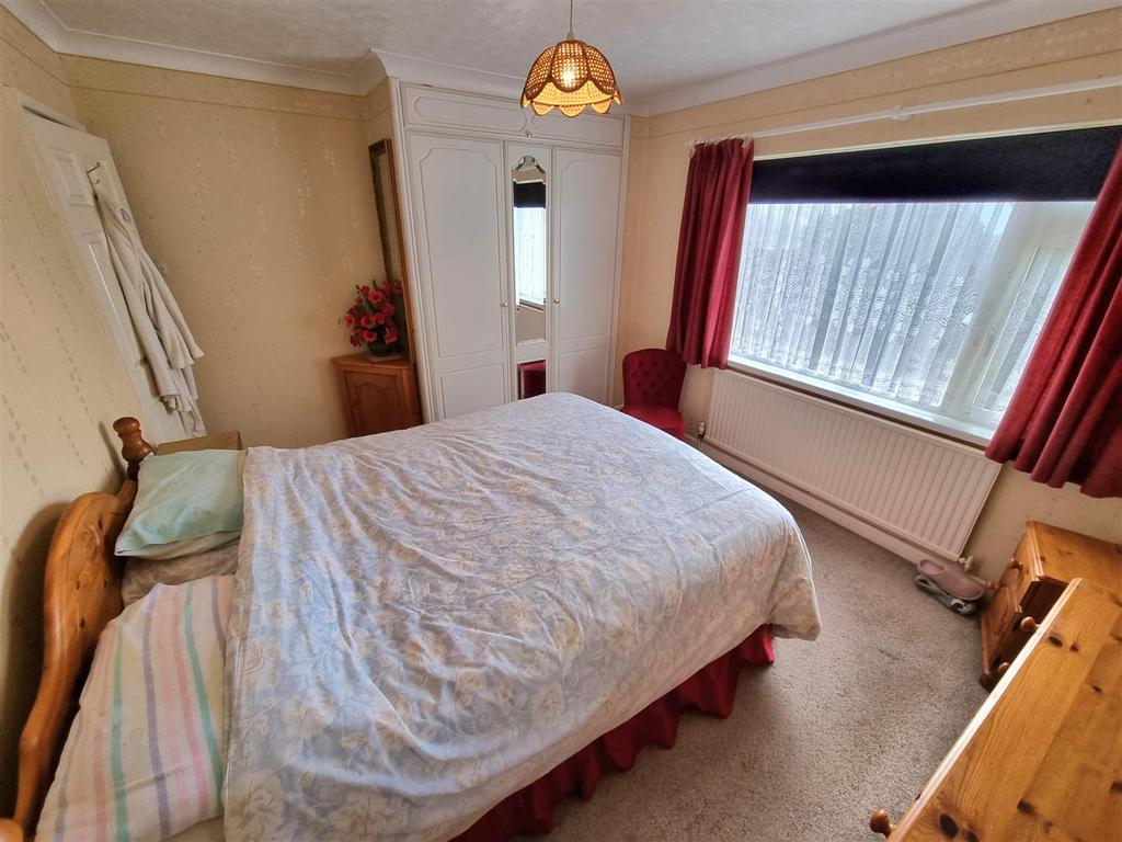 Bed 1.jpg