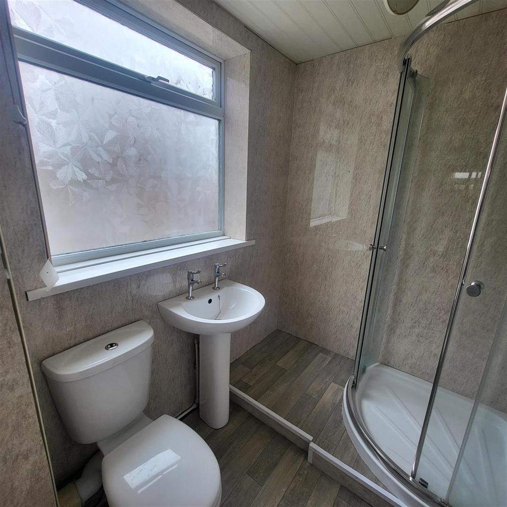 36 Eccleston bathroom .jpg