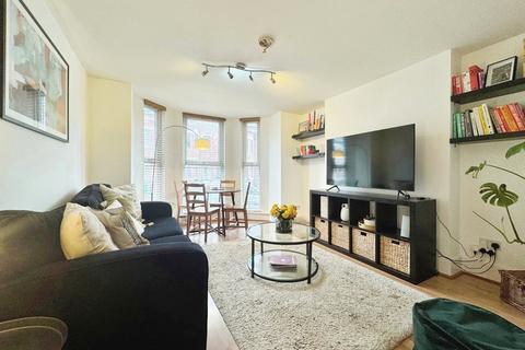 2 bedroom flat for sale, Central Road, West Didsbury, Manchester, M20