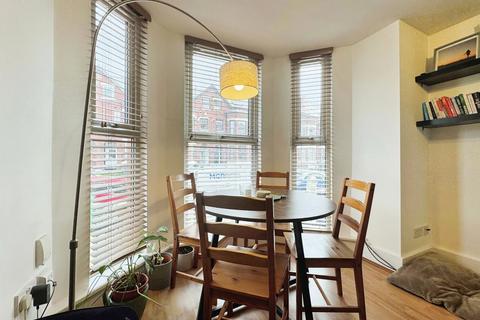 2 bedroom flat for sale, Central Road, West Didsbury, Manchester, M20