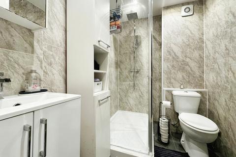 2 bedroom flat for sale, Central Road, West Didsbury, Manchester, M20