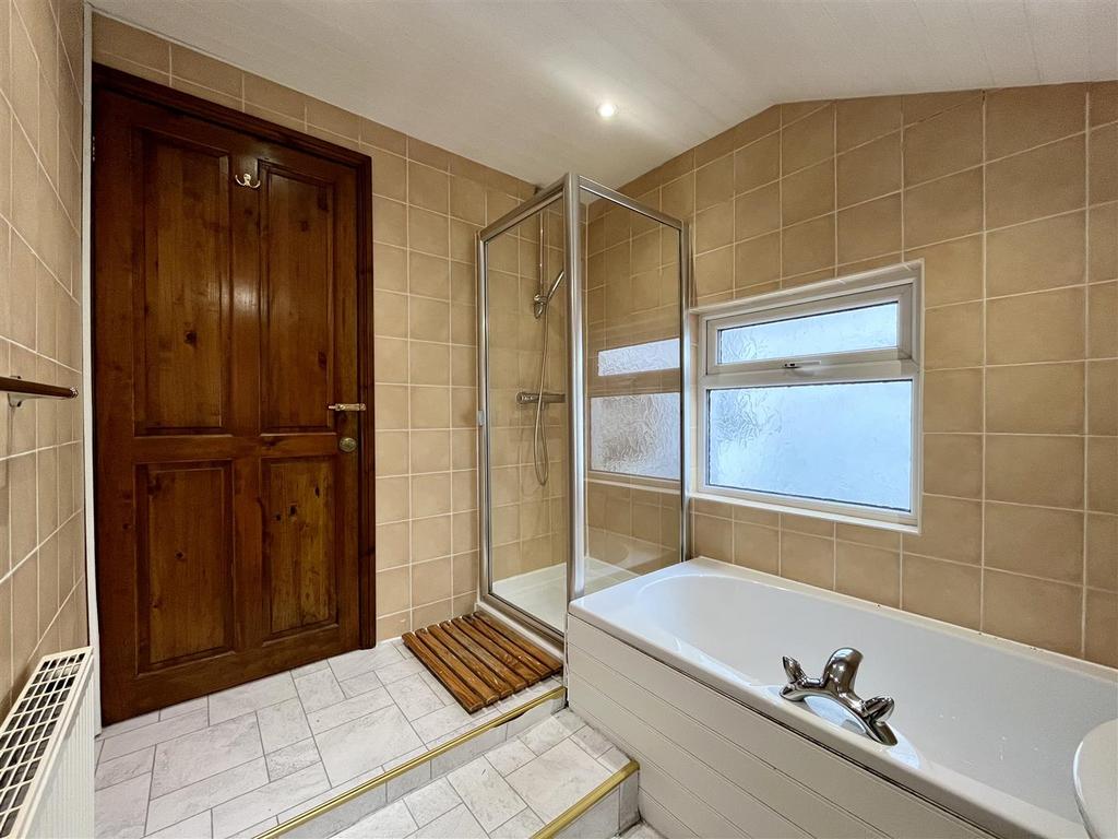 Bathroom Aspect 2