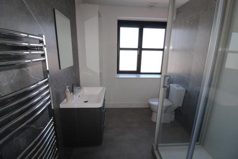 2 bedroom house to rent, Park Square, Pudsey