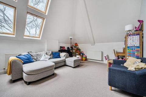 2 bedroom flat for sale, Holden Road, Woodside Park