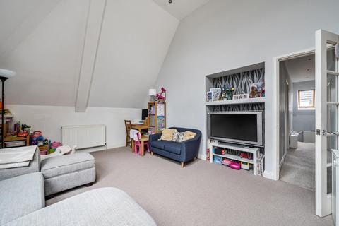 2 bedroom flat for sale, Holden Road, Woodside Park