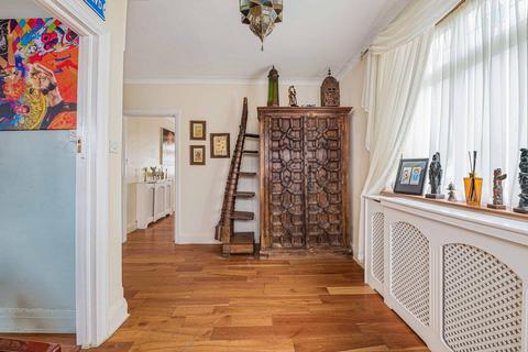 4 bedroom detached house for sale, Sutherland Avenue, Petts Wood, Orpington