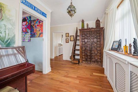 4 bedroom detached house for sale, Sutherland Avenue, Petts Wood, Orpington