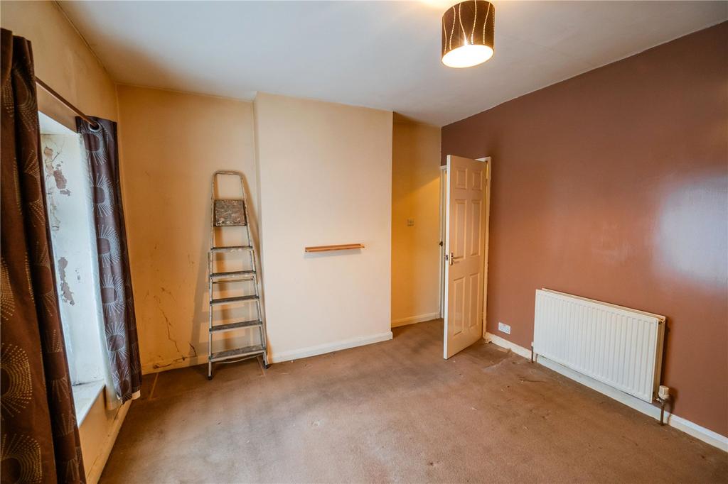 Bedroom 1 (2)