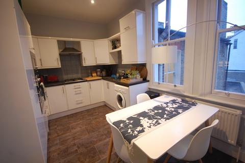 2 bedroom apartment to rent, Southfield Road, London W4