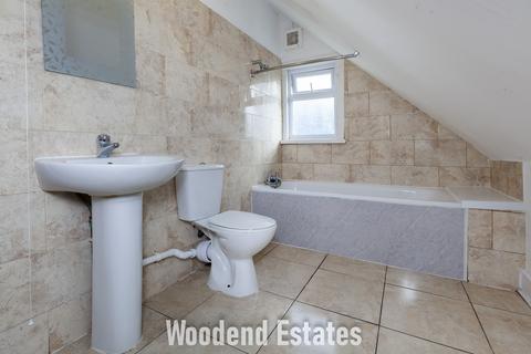 4 bedroom detached house to rent, The Crescent, Slough SL1
