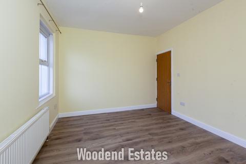 4 bedroom detached house to rent, The Crescent, Slough SL1