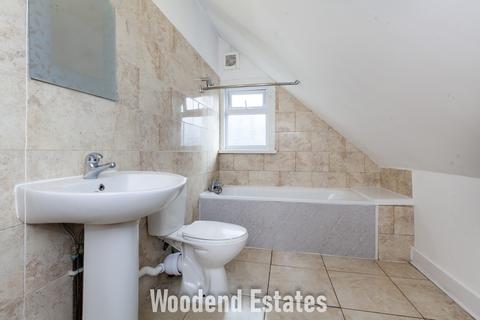 4 bedroom detached house to rent, The Crescent, Slough SL1