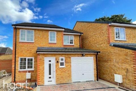 4 bedroom detached house for sale, Wingate Road, Luton