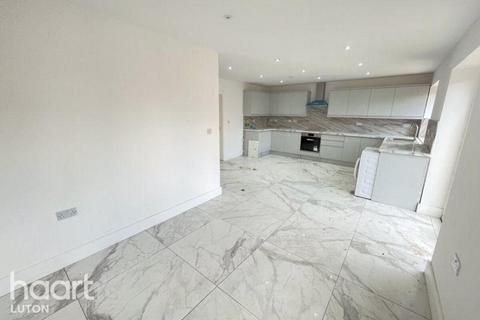4 bedroom detached house for sale, Wingate Road, Luton