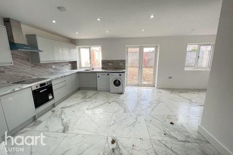 4 bedroom detached house for sale, Wingate Road, Luton