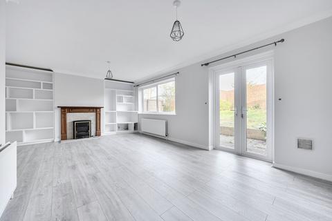 3 bedroom semi-detached house to rent, Hasted Drive, Hampshire SO24
