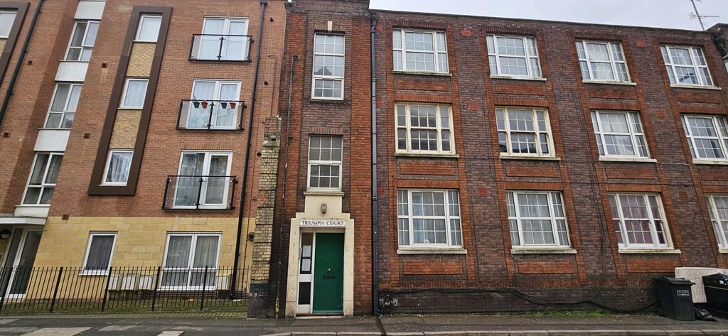 Large 2 Bedroom Flat for Rent