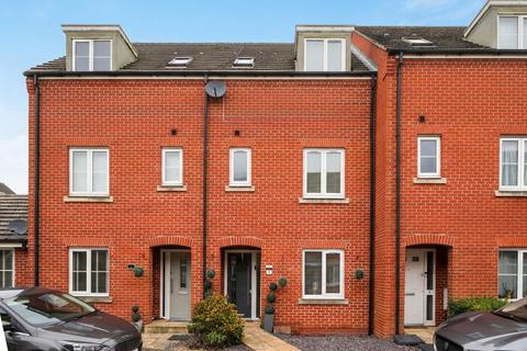 4 bedroom terraced house for sale, Kitten Close, Suffolk CB9