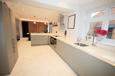 5 bedroom semi-detached house for sale, Manor Road, Toddington, Dunstable