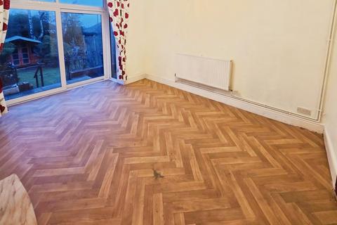 3 bedroom semi-detached house to rent, Dingle Road, Skelmersdale WN8