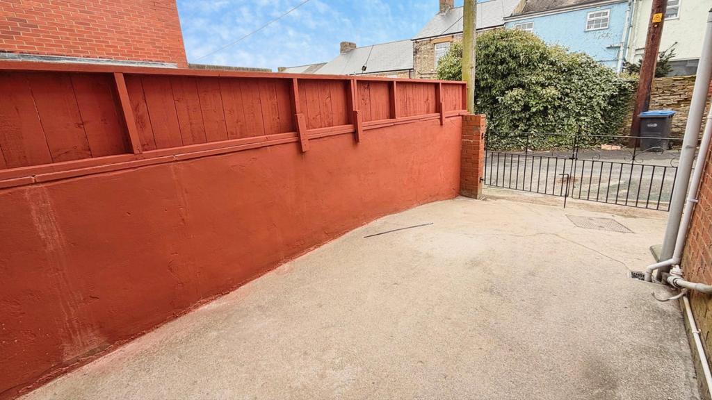 Yard/Driveway